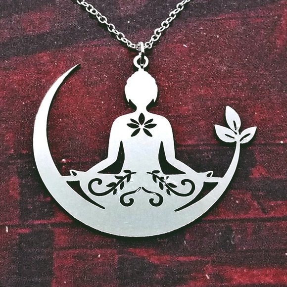 Baroque Vintage Jewelry - Buddha in Yoga & Crescent Moon Silver Necklace